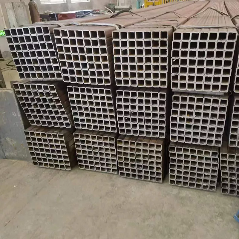 మందపాటి నలుపు దీర్ఘచతురస్రాకార ట్యూబ్